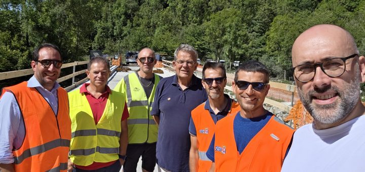 Sopralluogo istituzionale al cantiere del Ponte delle Rovine sulla SP 301 Entracque-San Giacomo, svoltosi nella mattinata di giovedì 6 agosto, alla presenza del Presidente della Provincia di Cuneo, del Sindaco di Entracque, dei rappresentanti dell’impresa esecutrice S.A.I.S.E.F., del progettista e dei tecnici della Direzione Lavori provinciale