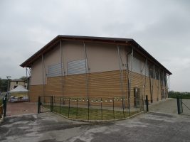 Veduta esterna della nuova palestra di Barge