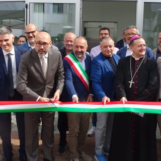 Il taglio del nastro della nuova palestra dell'Alberghiero Paire di Barge