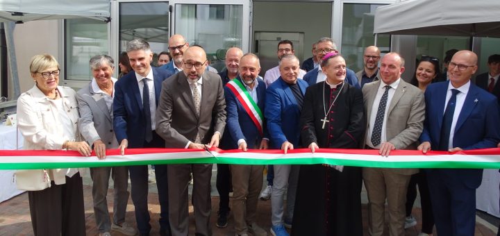 Il taglio del nastro della nuova palestra dellAlberghiero Paire di Barge