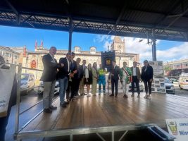 La consigliera D'Ulisse sul palco di piazza Virginio per la celebrazione dei 20 anni della Misericordia di Cuneo