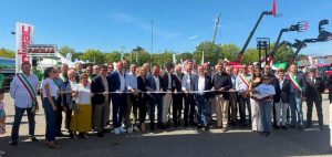 Il taglio del nastro della 79^ Fiera della Meccanica Agricola di Saluzzo