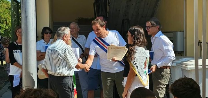 Il consigliere Manzone alla consegna della Costituzione ai neo maggiorenni di Ceresole dAlba