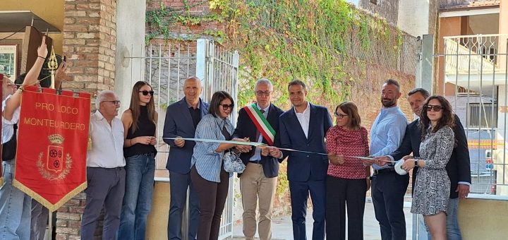 Nuova Casa delle Associazioni a Monteu Roero il consigliere Simone Manzone al taglio del nastro