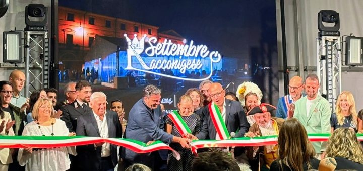 Il consigliere provinciale Davide Sannazzaro durante linaugrazione del Palabiscotto a Racconigi