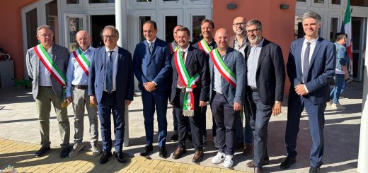 Le autorità presenti all'inaugurazione del polo dell'infanzia di Rifreddo