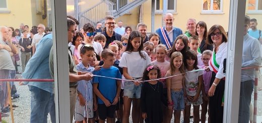 Il taglio del nastro della nuova mensa scolastica a Piasco