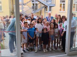 Il taglio del nastro della nuova mensa scolastica a Piasco