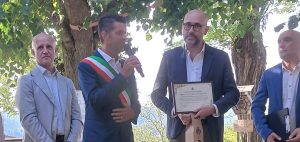 Lintervento del sindaco di Monchiero Filippo Costa durante la consegna del