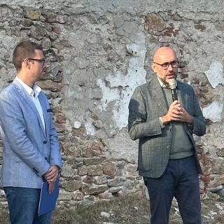 L'intervento del presidente Robaldo durante l'inaugurazione del restauro della torre del castello medievale d Nucetto