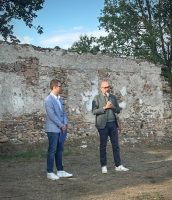 L'intervento del presidente Robaldo durante l'inaugurazione del restauro della torre del castello medievale d Nucetto