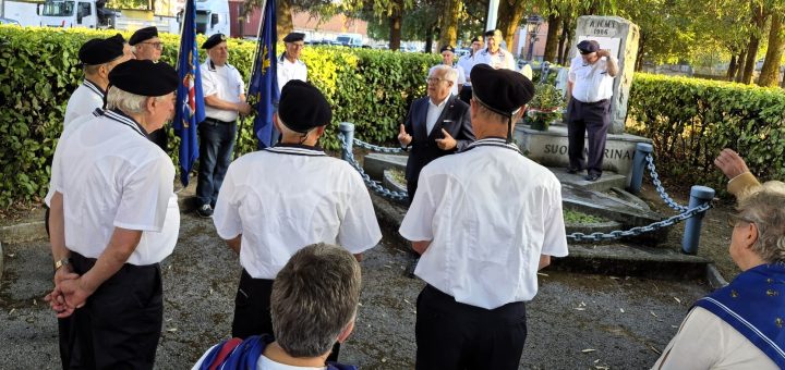 Il consigliere Rocco Pulitanò al Monumento dei Marinai dItalia a Mondovì
