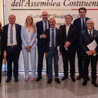 Foto di gruppo dei consiglieri provinciali presenti al consiglio provinciale aperto per gli 80 anni dell'Assemblea Costituente (foto di Paolo Leone)