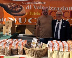 Il consigliere provinciale Rocco Pulitanò, alla Festa del Cece di Nucetto