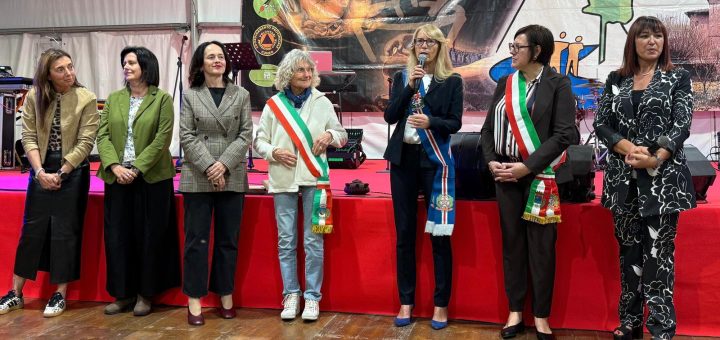 Lintervento della consigliera Casale durante linaugurazione della 30^ festa della Bagna Cauda di Faule