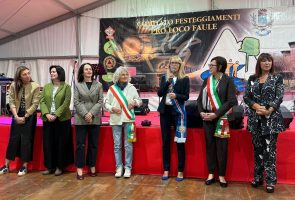 L'intervento della consigliera Casale durante l'inaugurazione della 30^ festa della Bagna Cauda di Faule