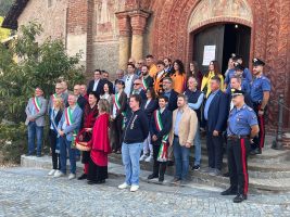 Foto di gruppo delle autorità durante la 59ª Sagra della Castagna e del Fungo di Rossana