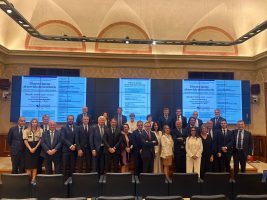 Foto di gruppo dopo la presentazione del "Lavoro buono al servizio del territorio" in Senato