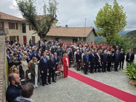 Un momento della visita del Principe Alberto II di Monaco a Cerretto Langhe