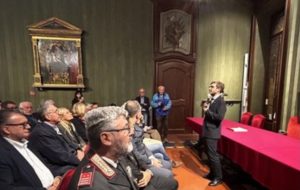 L'intervento del consigliere Gatto durante il saluto al capitano Santoro