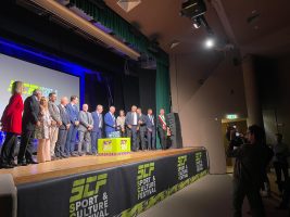 Il consigliere Danna sul palco delle autorità durante l'inaugurazione del Mondovì Sport & Culture Festival